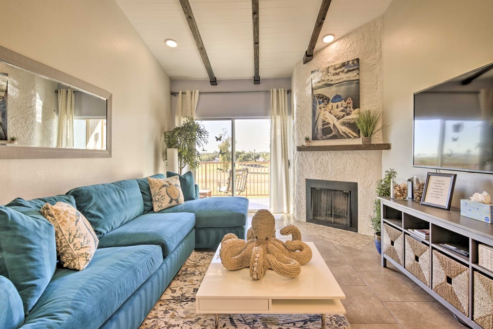 Golf Course, Mountain Views: Scottsdale Condo! Apartment in Scottsdale