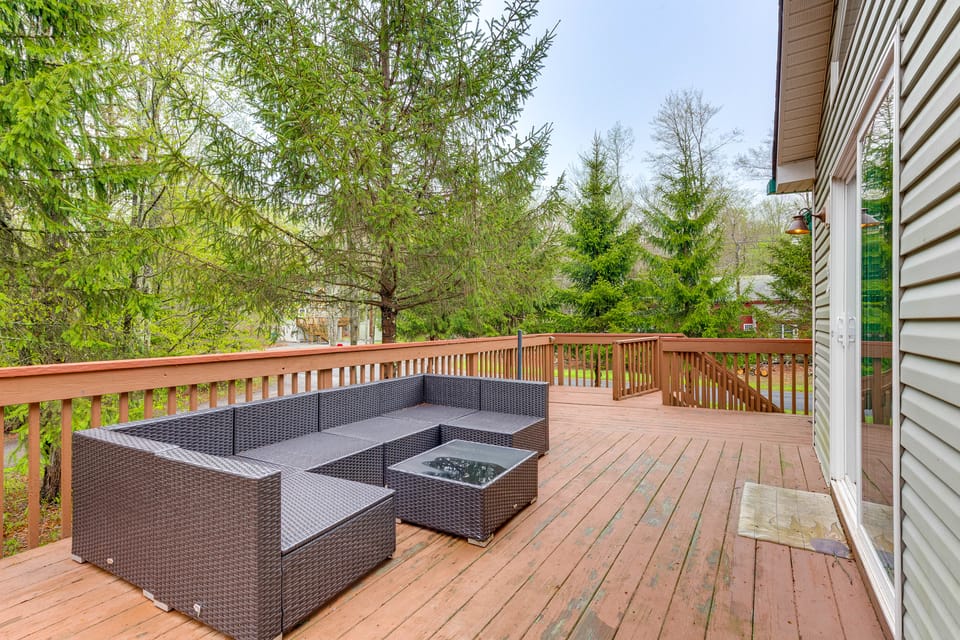 Resort Amenities & Game Room: Arrowhead Lake Home! House in Coolbaugh Township