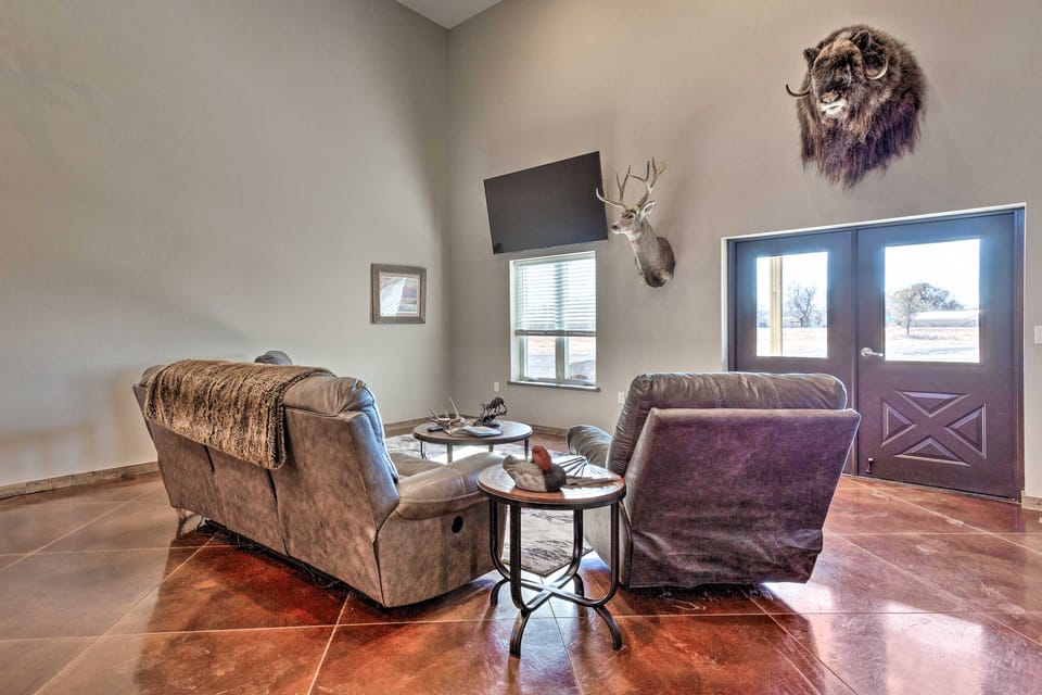 Kansas Hunting Lodge: Pets & Large Groups Welcome! House in Kansas