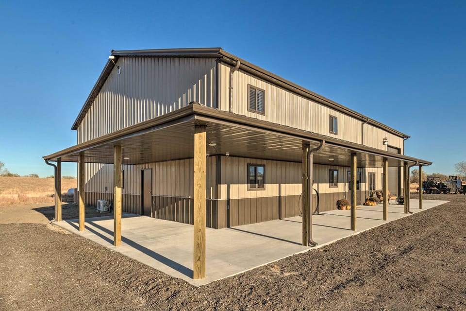 Kansas Hunting Lodge: Pets & Large Groups Welcome! House in Kansas
