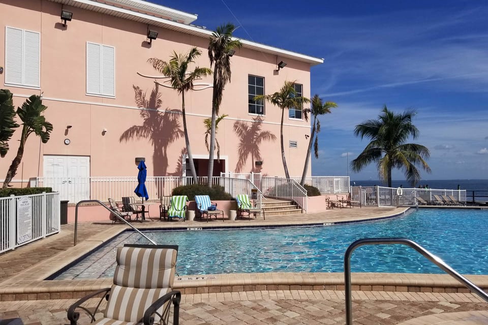 Bayfront Condo 3 Mi to Downtown St. Petersburg Apartment in St Petersburg