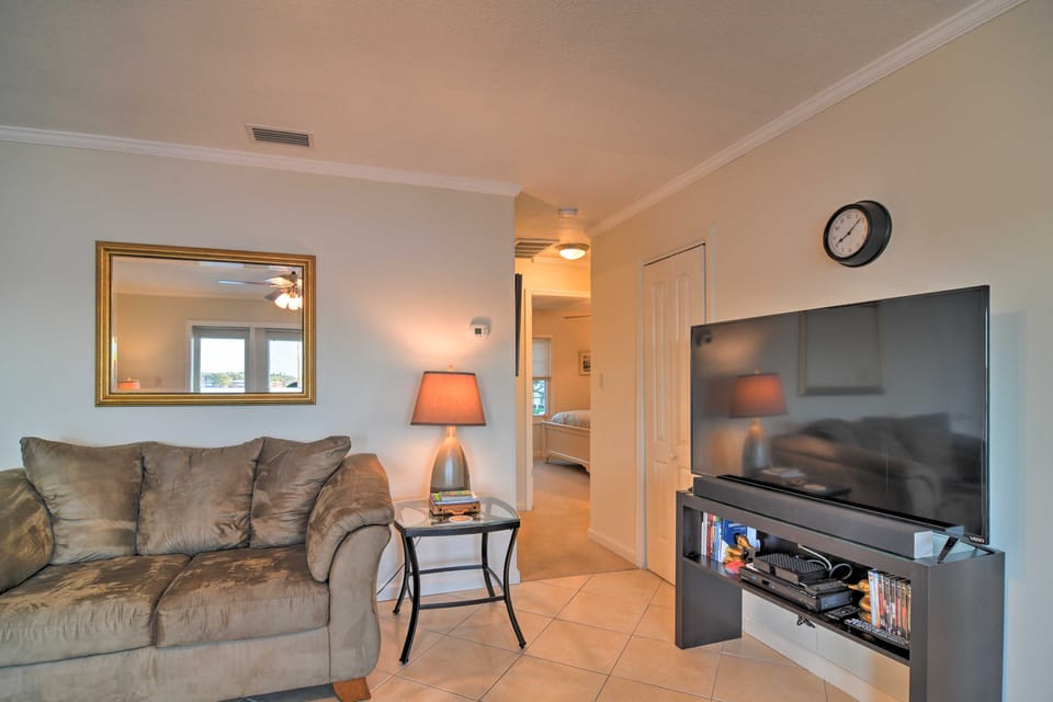 Bayfront Condo 3 Mi to Downtown St. Petersburg Apartment in St Petersburg