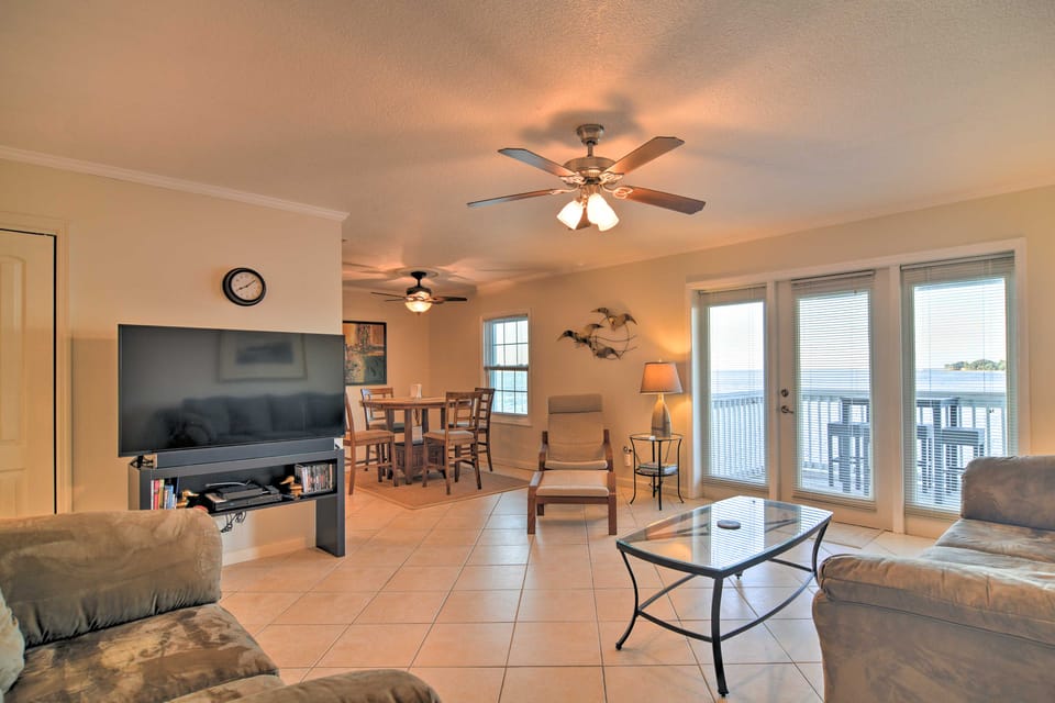 Bayfront Condo 3 Mi to Downtown St. Petersburg Apartment in St Petersburg