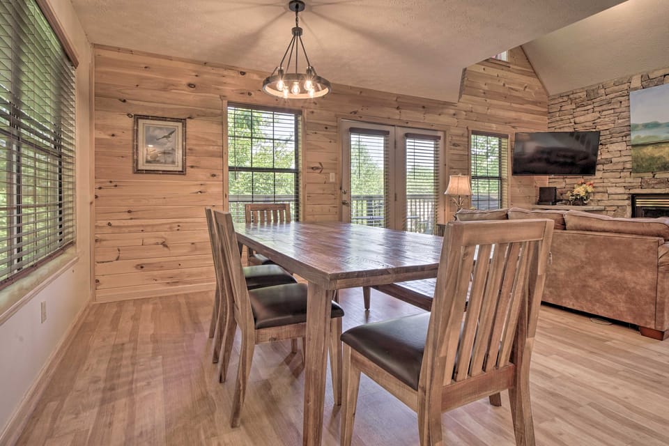 Hot Tub & Private Deck: Rustic Pigeon Forge Cabin House in Pigeon Forge