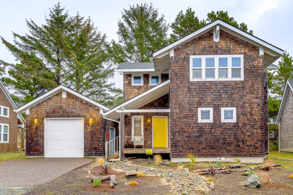 4 Blocks to Rockaway Beach! 'T & T By The Sea' Gem House in Rockaway Beach