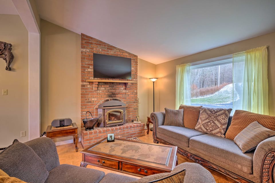 Quiet Catskills Getaway w/ Deck & Mtn Views House in Capital District, NY, USA