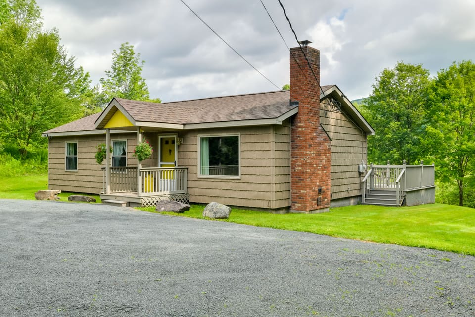 Quiet Catskills Getaway w/ Deck & Mtn Views House in Capital District, NY, USA