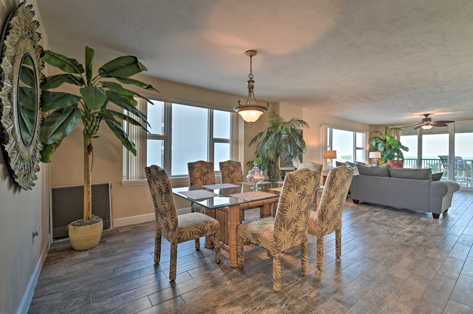 Daytona Beach Seaside Condo w/ Pools & Hot Tubs Apartment in Daytona Beach Shores