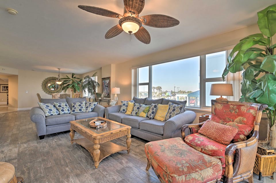 Daytona Beach Seaside Condo w/ Pools & Hot Tubs Apartment in Daytona Beach Shores