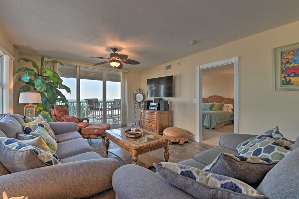 Daytona Beach Seaside Condo w/ Pools & Hot Tubs Apartment in Daytona Beach Shores