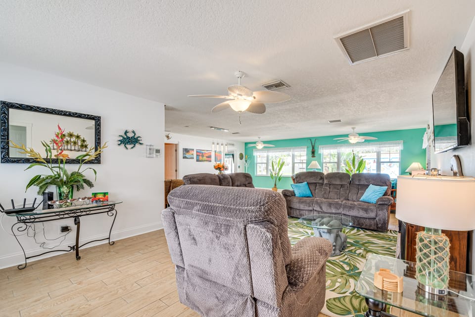 Boat Dock & Kayaks: Canalfront Home in Homosassa House in Homosassa