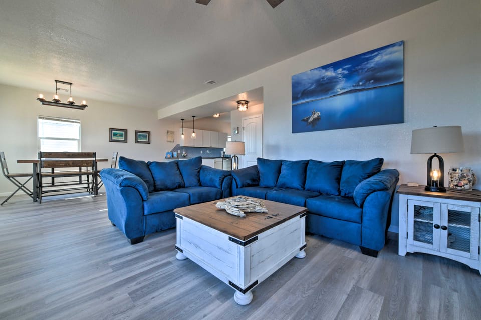 'Sea Shell Chalet': Oceanfront Surfside Beach Gem House in Surfside Beach