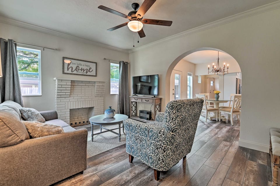 Walk to Dtwn: Winter Garden Home w/ Patio House in Winter Garden