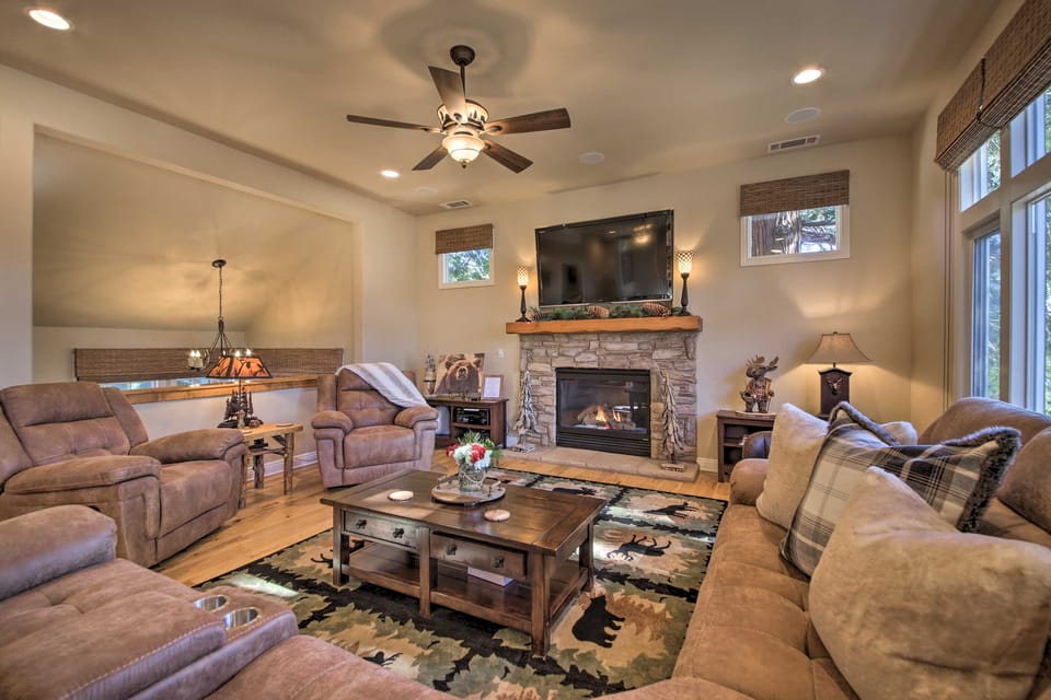 ‘Sugar Bear Lodge’ w/ Game Room - 5 Mi to Village! House in Southern California