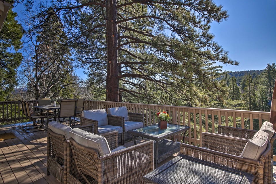 ‘Sugar Bear Lodge’ w/ Game Room - 5 Mi to Village! House in Southern California