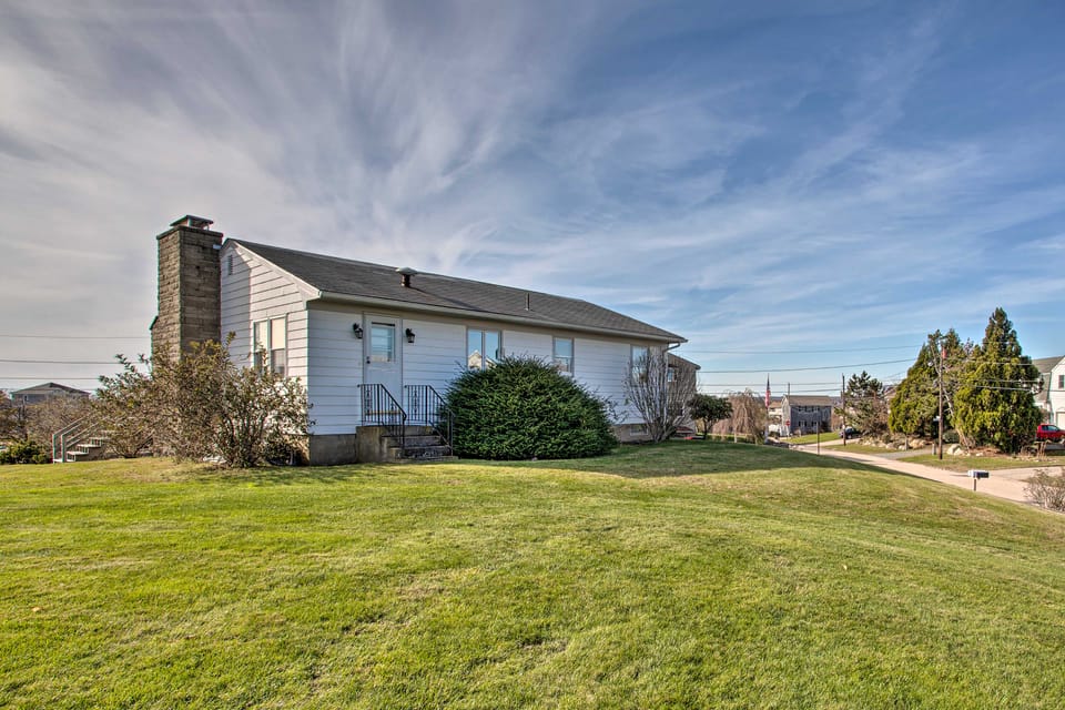 Rhode Island Oceanview Retreat: Walk to Shore! House in Point Judith