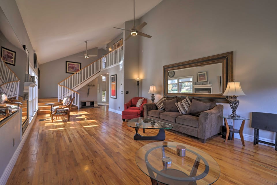 Flagstaff Townhome w/ View, Country Club Amenities Apartment in Flagstaff