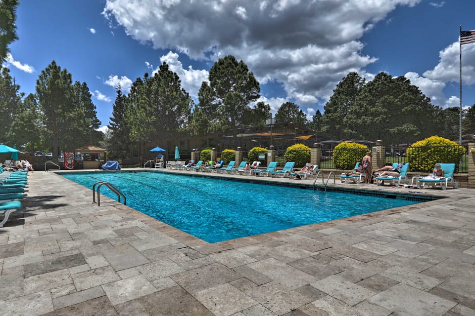 Flagstaff Townhome w/ View, Country Club Amenities Apartment in Flagstaff