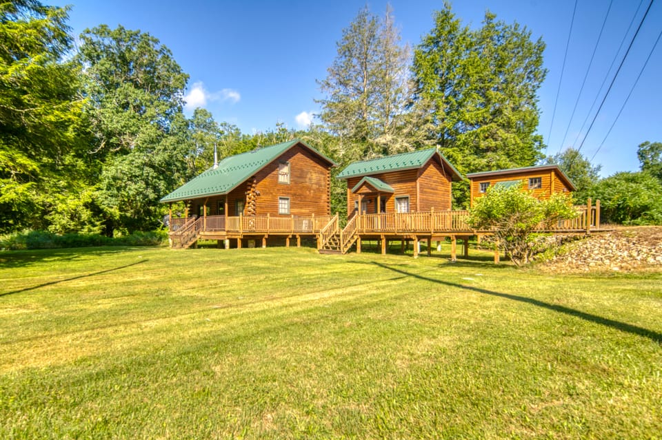 Scenic Log Cabin with Fire Pit & Stocked Creek! House in Allegheny River