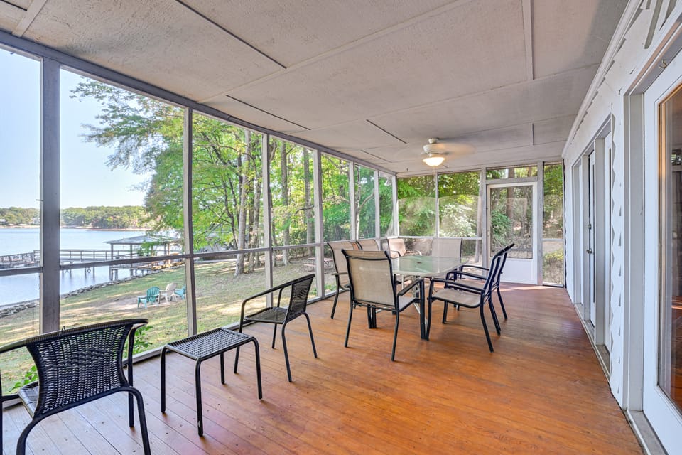 Private Dock & Beach! Lake Norman Cottage Hideaway Cottage in Westport