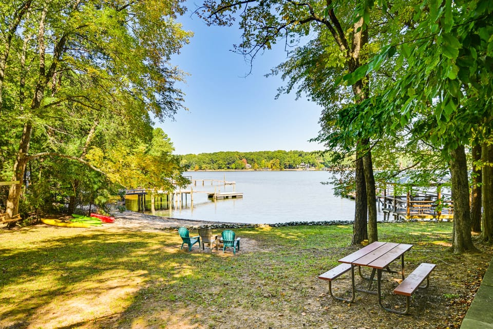 Private Dock & Beach! Lake Norman Cottage Hideaway Cottage in Westport