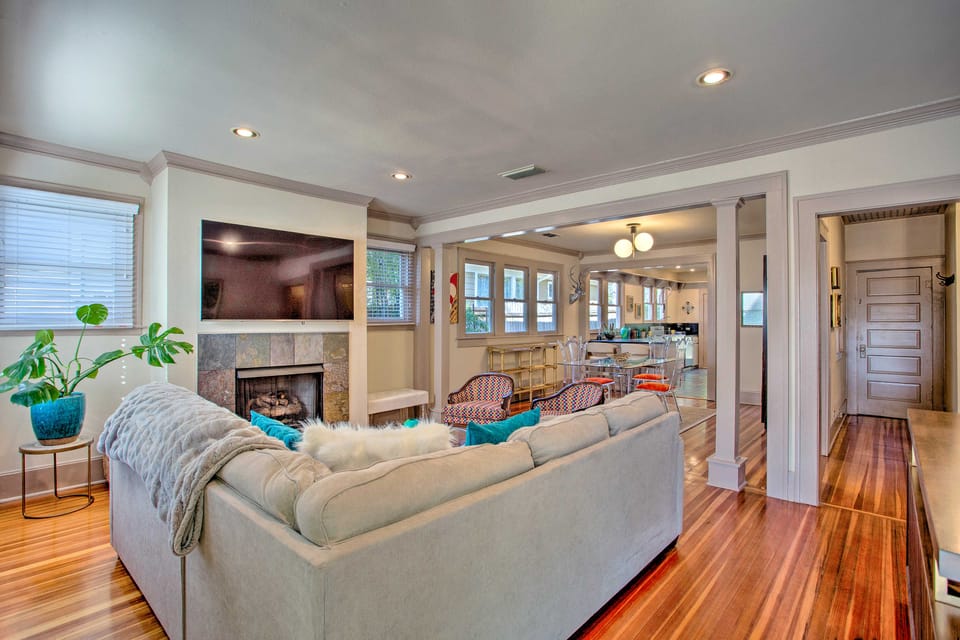 Dallas Couples Retreat: Walk to Lower Greenville! Cottage in Dallas