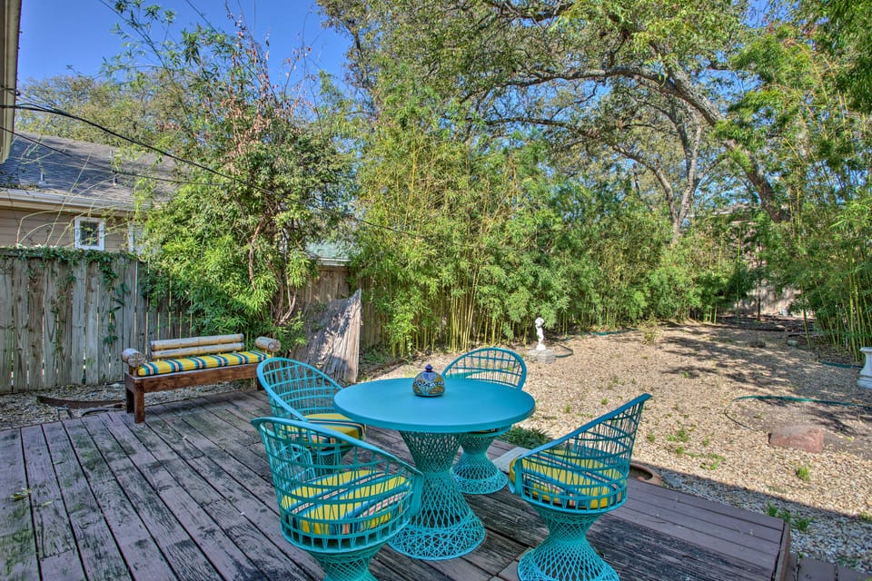 Dallas Couples Retreat: Walk to Lower Greenville! Cottage in Dallas