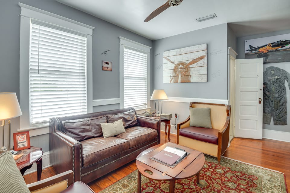 Downtown Daytona Beach Unit: Walk to Halifax River House in Florida