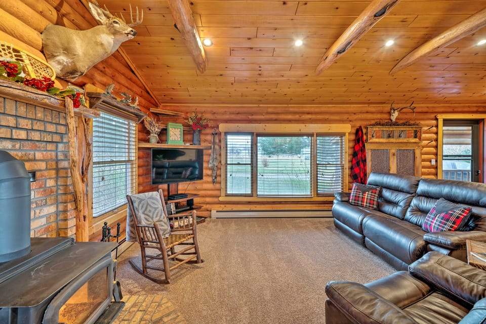 Secluded Retreat w/ Wood Stove, 11 Mi to Bozeman! House in Idaho
