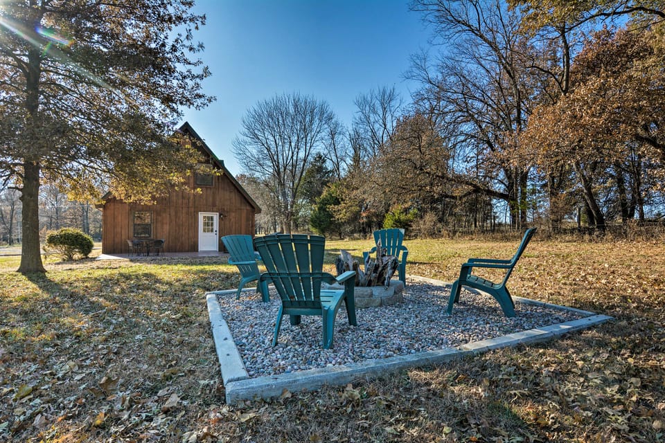 Luxury Cabin w/ Pond, Working Ranch Near Nevada House in Ozark Mountains