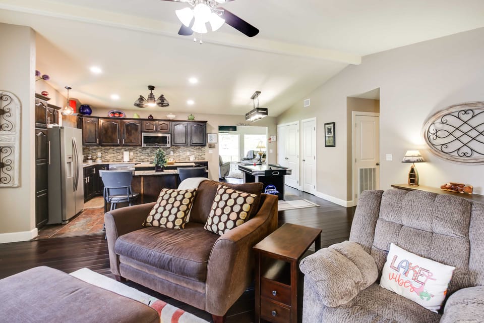 Lakefront Haven Near Oaklawn & Casino Resort! House in Hot Springs