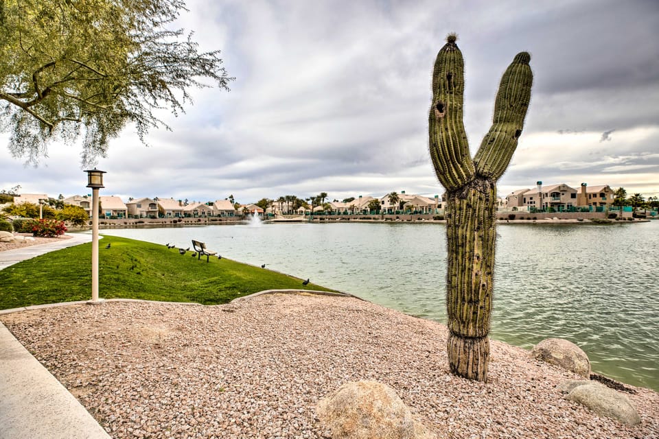 Lake-View Balcony + Resort Perks: Phoenix Retreat! Apartment in Phoenix