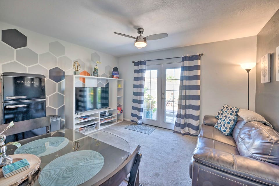 4 Mi to Beach: Lake Havasu Apartment w/ Pool! Apartment in Lake Havasu City