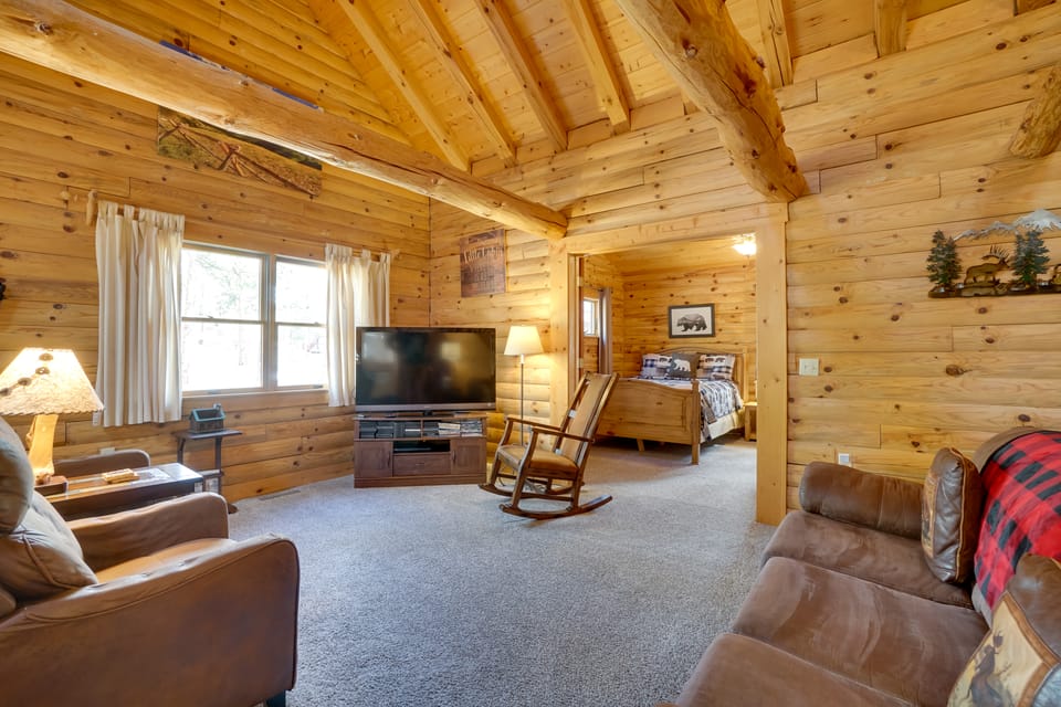 Picturesque Log Cabin in Estes Park: 9 Mi. to RMNP House in Estes Park
