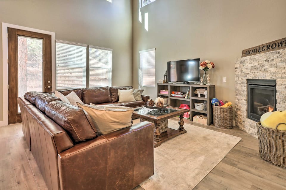 Family Home w/ Deck, 3 Mi to Downtown Flagstaff! House in Flagstaff