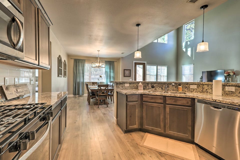 Family Home w/ Deck, 3 Mi to Downtown Flagstaff! House in Flagstaff