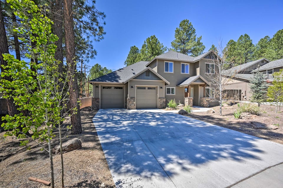 Family Home w/ Deck, 3 Mi to Downtown Flagstaff! House in Flagstaff