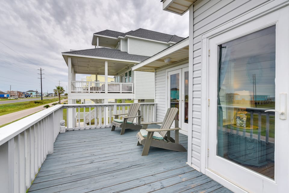 Pet-Friendly Condo w/ Seasonal Pool in Galveston! House in Galveston Island