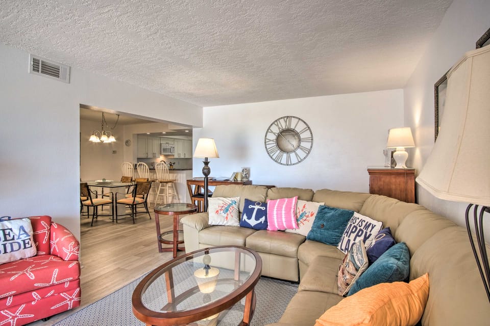 Sunny Cocoa Beach Condo w/ Balcony & Pool Access Apartment in Seacrest Beach