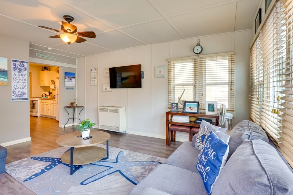 Steps to Beach & Bites: Catalina Island Retreat! House in Avalon