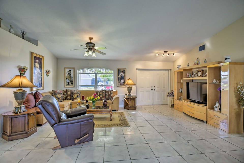 Canal-View Home w/ Lanai in Cape Coral! House in Cape Coral