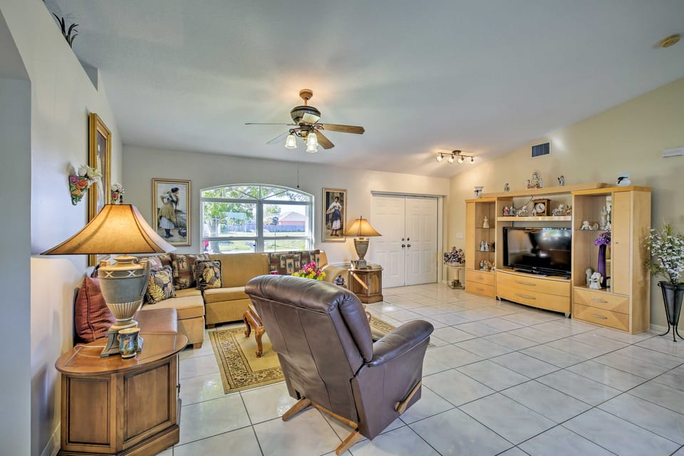 Canal-View Home w/ Lanai in Cape Coral! House in Cape Coral