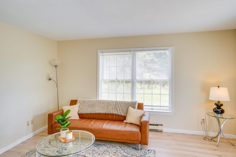 Peaceful Catskills Condo w/ Deck + Mountain View! Apartment in Capital District, NY, USA