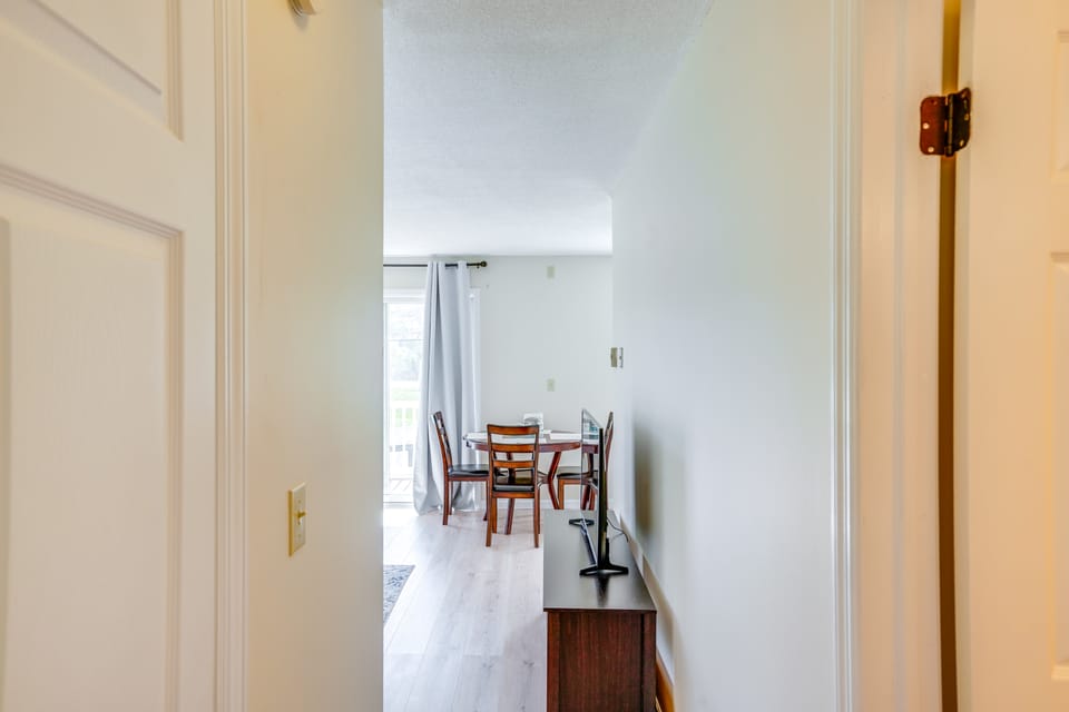 Peaceful Catskills Condo w/ Deck + Mountain View! Apartment in Capital District, NY, USA