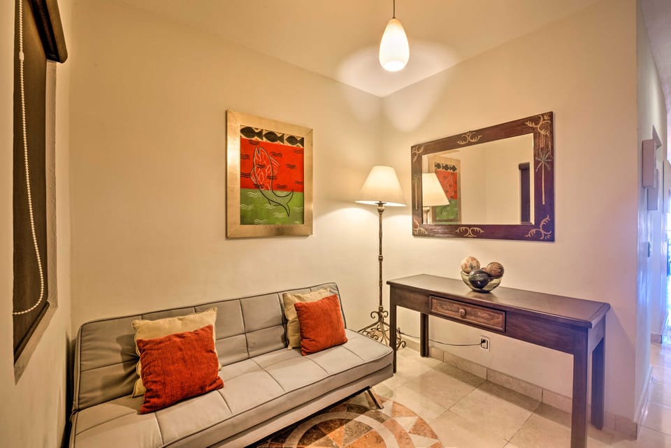 Playa del Carmen Beachfront Condo w/ Pool Access! Apartment in Playa del Carmen
