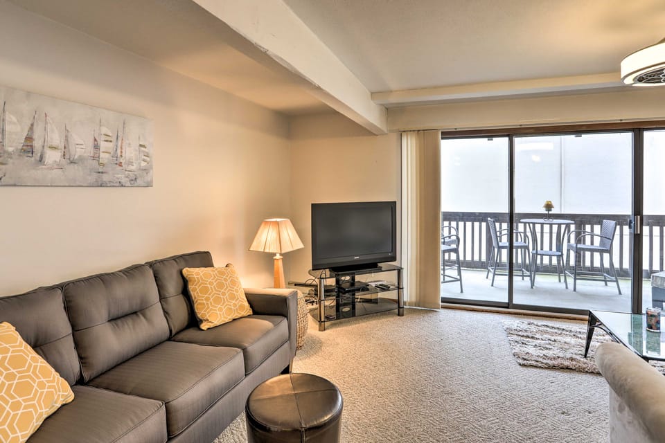 The Shores Condo w/ Beach Access < 2 Mi to Dtwn! Apartment in Port Clinton