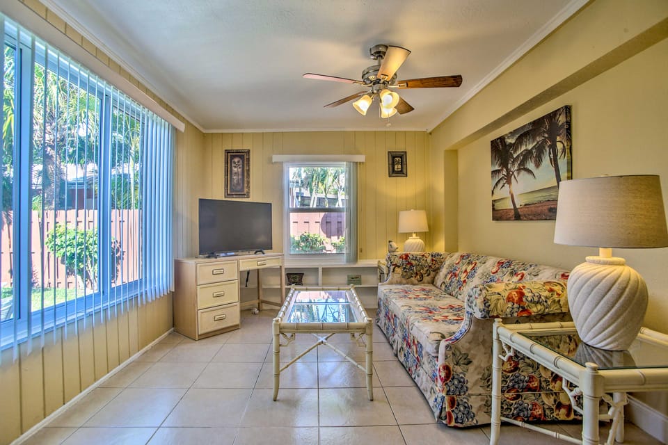 Ideally Located Abode w/ Gazebo in Pompano Beach! Apartment in Pompano Beach