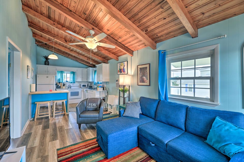 Pet-Friendly Townhome, 2 Blocks to Atlantic Beach! Apartment in Atlantic Beach
