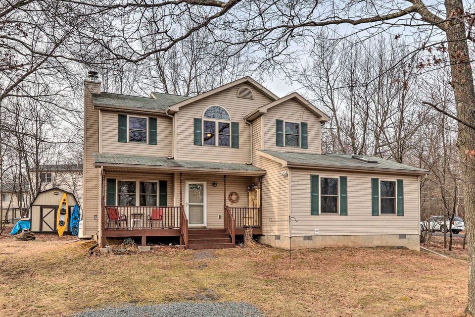 Walk to Pool & Lake: Albrightsville Vacation Home! House in Tunkhannock Township