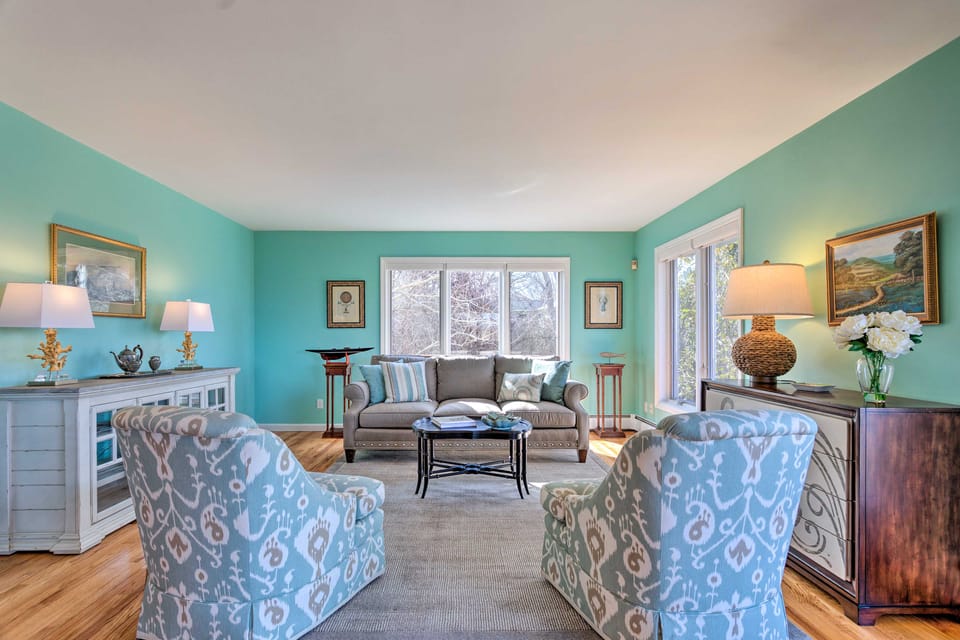Birder’s Paradise Beachhouse < 2 Miles to Winery! House in Little Compton